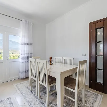 Hometown 2 By Pikhost Διαμέρισμα