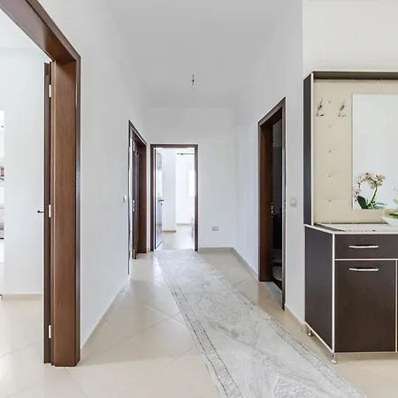 Hometown 2 By Pikhost Διαμέρισμα