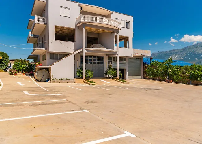 Apartment Hometown 2 By Pikhost Gjirokastër