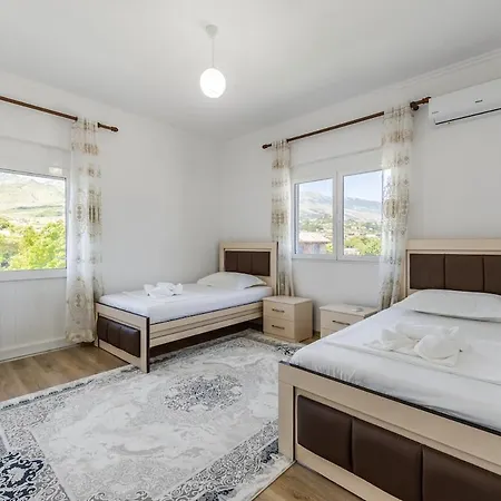 Hometown 2 By Pikhost Апартаменты Гирокастра