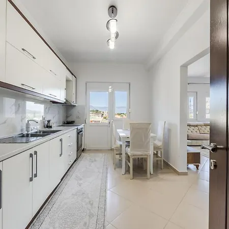 Апартаменты Hometown 2 By Pikhost