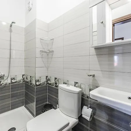 Hometown 2 By Pikhost Апартаменты Гирокастра