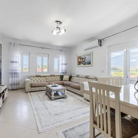 Apartment Castle Serenity Home 3Br With Free Parking By Pikhost Gjirokaster