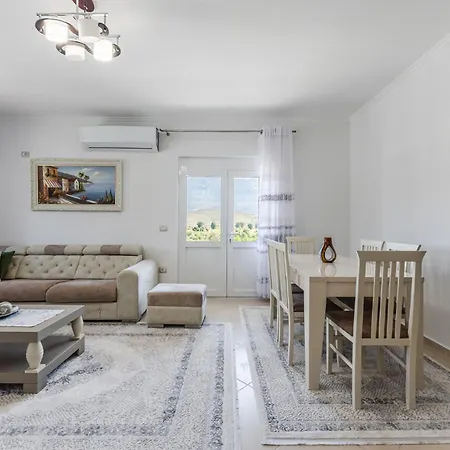 Castle Serenity Home 3Br With Free Parking By Pikhost Gjirokaster