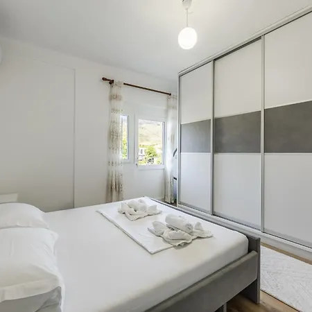 Castle Serenity 3br With Free Parking By Pikhost Appartement Gjirokastër