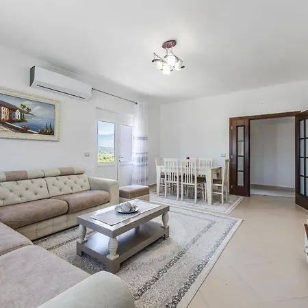 Castle Serenity 3br With Free Parking By Pikhost Gjirokastër